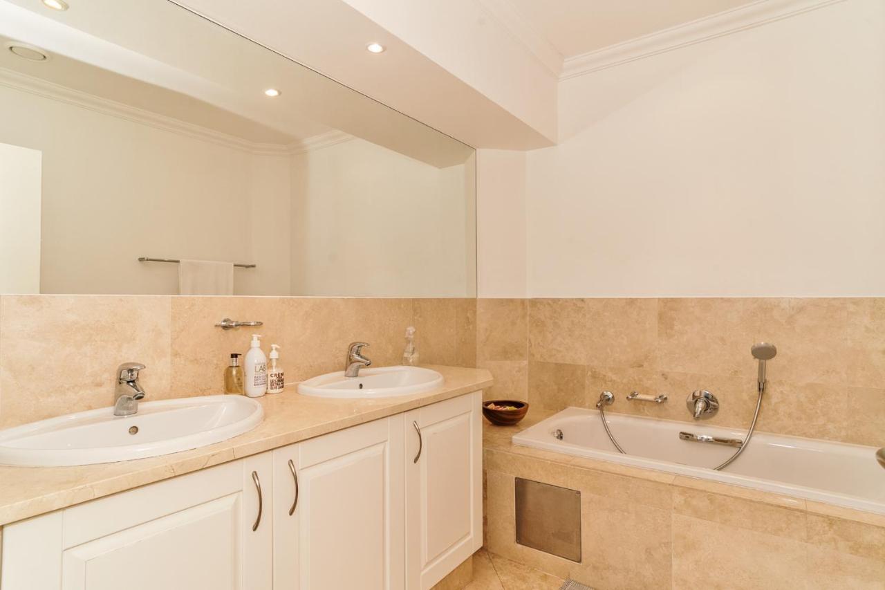 204 Oyster Rock - By In Umhlanga * Durban